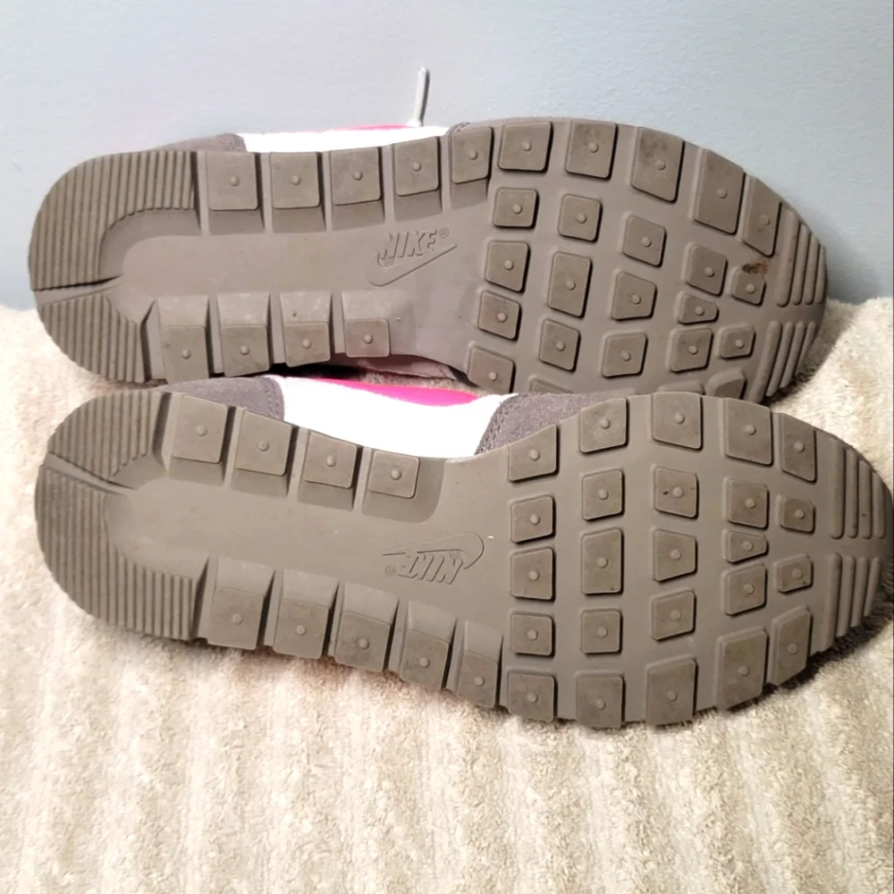 Nike Metro Plus Sneakers Pink And Grey Youth‎ 4.5